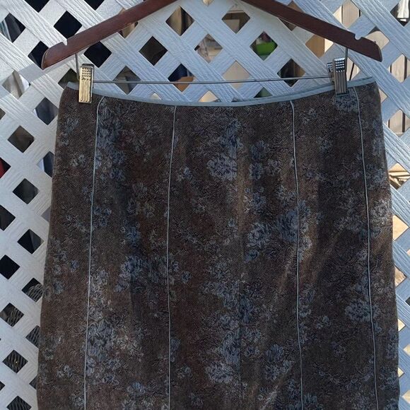 Ann Taylor - Knee Length Skirt - Size 10 - Picture 3 of 4